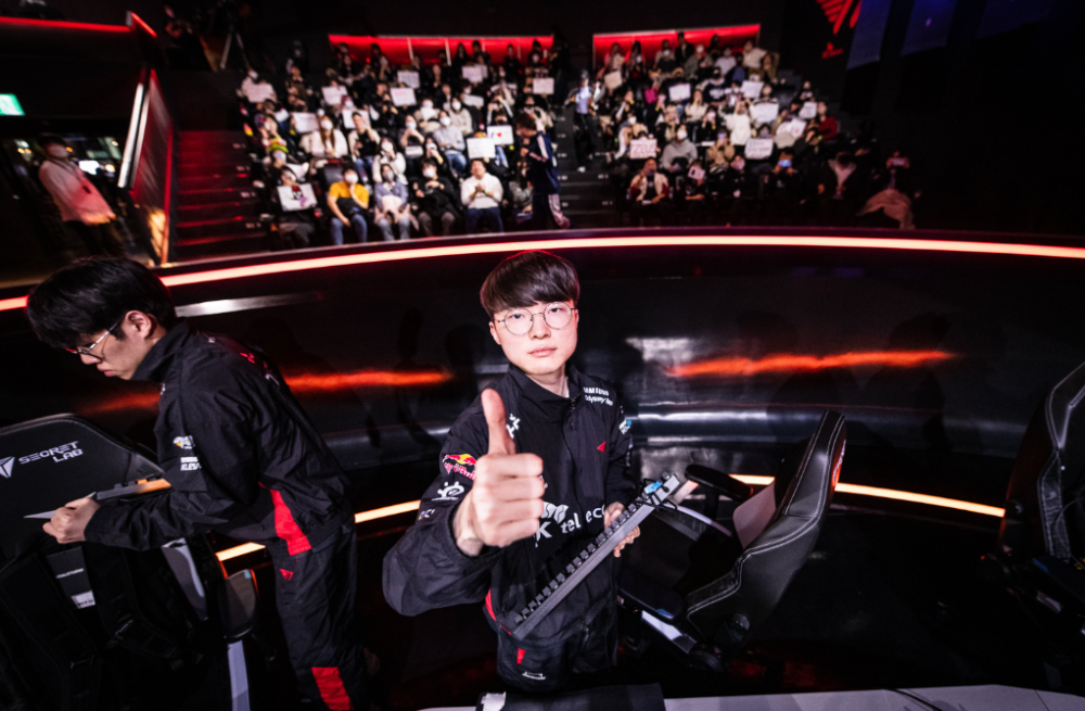 开云体育中国-FNC险胜BRO，Deft团战一打五强强对话半决赛，引爆全场热议的简单介绍